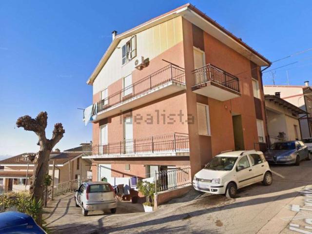 Case e ville in vendita di 246 m² in Via Trento