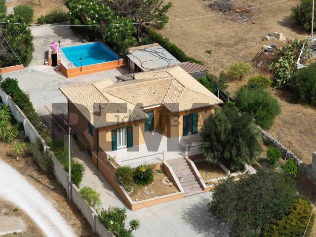 Case e ville in vendita di 246 m² in Contrada Bussello
