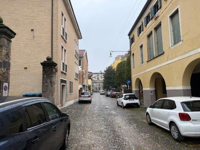 Case e ville in vendita di 246 m² in Piazzetta Ippolito Nievo