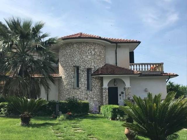 Case e ville in vendita di 247 m²