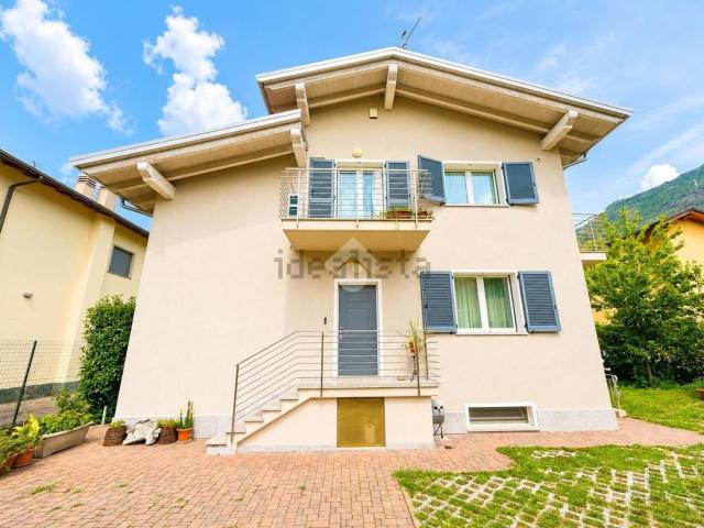 Case e ville in vendita di 247 m² in Via al Cantiere, 7