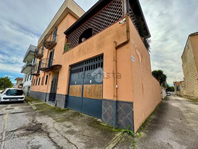 Case e ville in vendita di 247 m² in Via delle Rose, 182