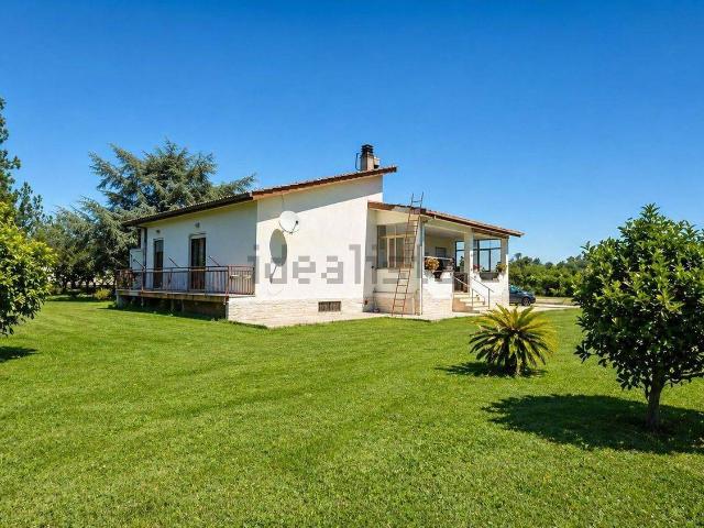 Case e ville in vendita di 247 m² in Via Diamante, 20