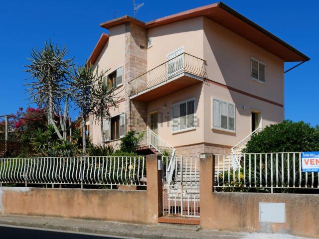 Case e ville in vendita di 247 m² in Via Enrico Toti, 5