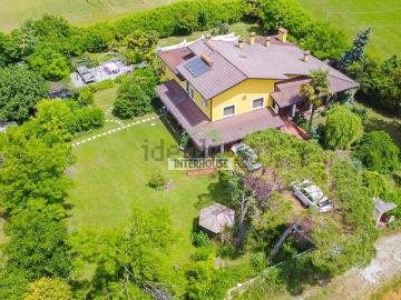 Case e ville in vendita di 247 m² in Via Lignano, 2