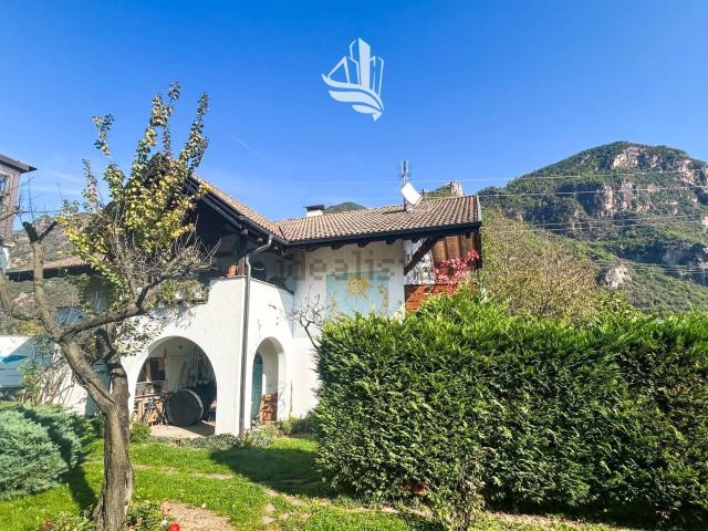 Case e ville in vendita di 247 m² in Via Merano