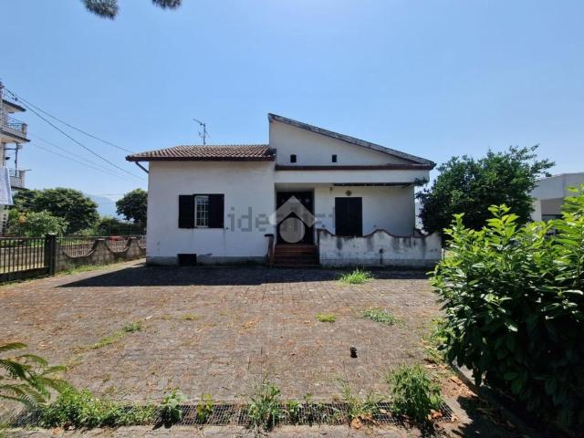 Case e ville in vendita di 247 m² in Via Nazionale, 23