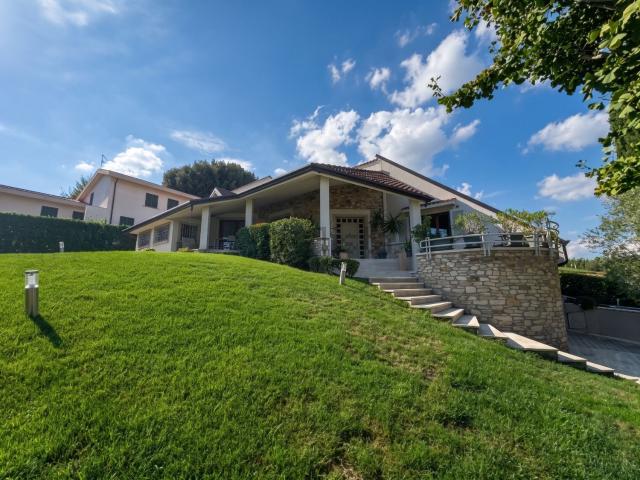 Case e ville in vendita di 247 m² in Via Porto di Burello, 29
