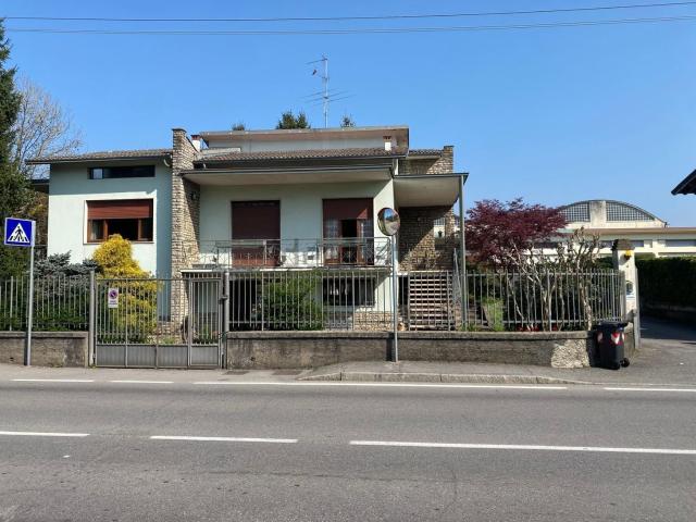 Case e ville in vendita di 248 m² in Via Giuseppe Verdi, 6