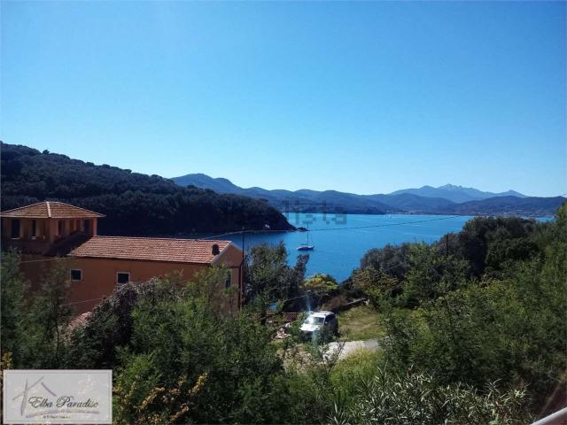 Case e ville in vendita di 248 m² in Via Della Falconaia, 82