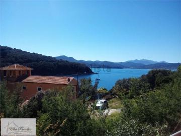 Case e ville in vendita di 248 m² in Via Della Falconaia, 82