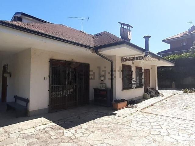 Case e ville in vendita di 248 m² in Via Mario Davide