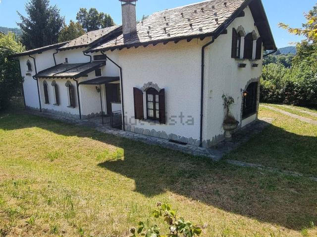 Case e ville in vendita di 248 m² in Via San Rocco, 35