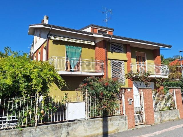 Case e ville in vendita di 248 m² in Via Papa Giovanni XXIII, 5