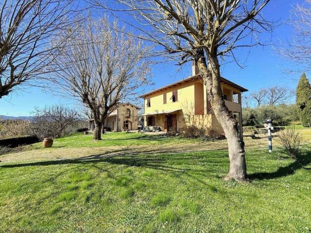 Case e ville in vendita di 249 m²