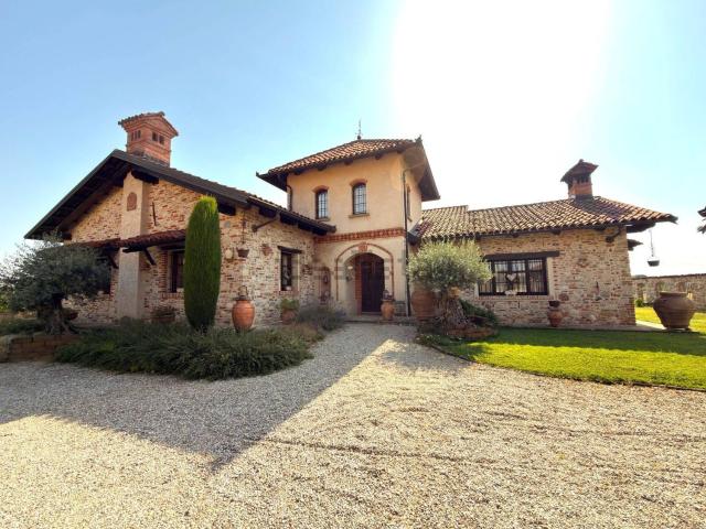 Case e ville in vendita di 272 m² in Via Giacomo Leopardi