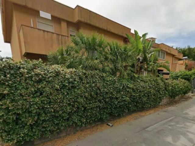 Case e ville in vendita di 249 m² in Via Spadafora