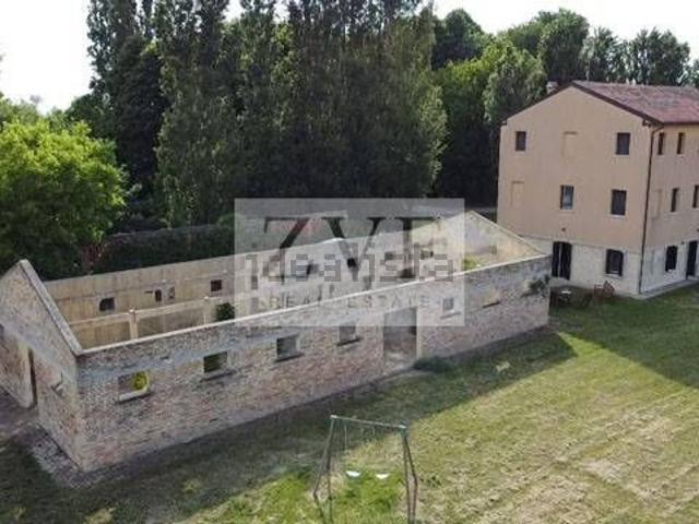 Case e ville in vendita di 2500 m² in Via Agazzi