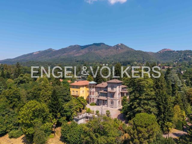 Case e ville in vendita di 2500 m² in Via Angela Dell&apos Acqua, 2