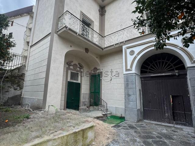Case e ville in vendita di 2500 m² in Vicolo Favorita, 18