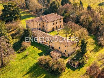 Case e ville in vendita di 2503 m² in Via Pradalbino
