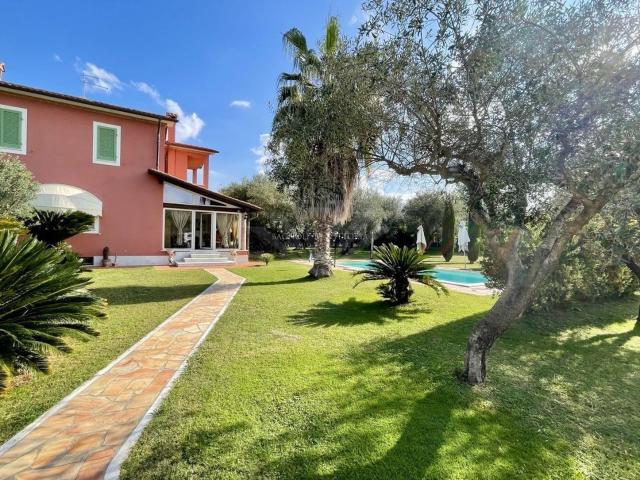 Case e ville in vendita di 250 m²