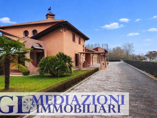 Case e ville in vendita di 250 m²