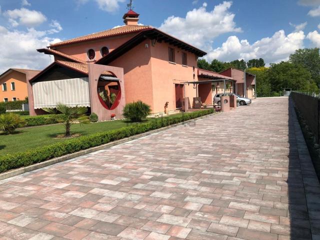 Case e ville in vendita di 250 m²