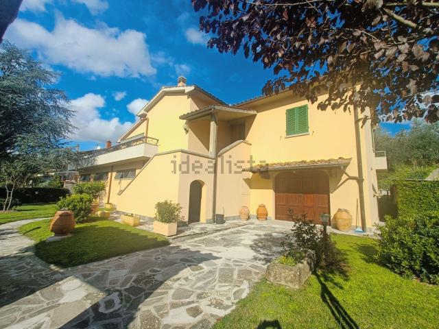Case e ville in vendita di 250 m²