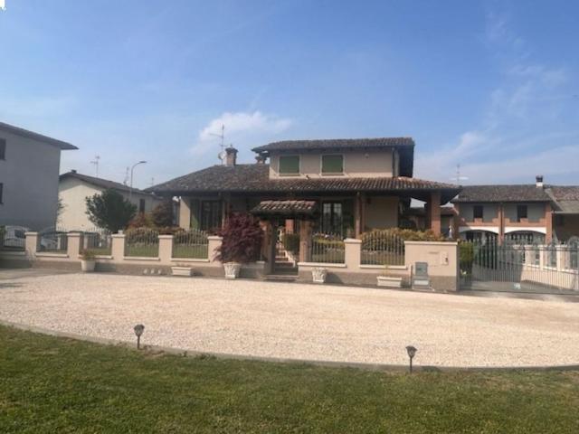 Case e ville in vendita di 250 m²