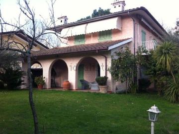 Case e ville in vendita di 250 m²