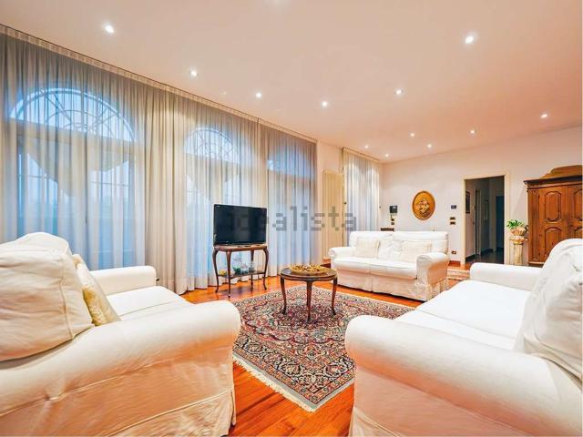Case e ville in vendita di 250 m²