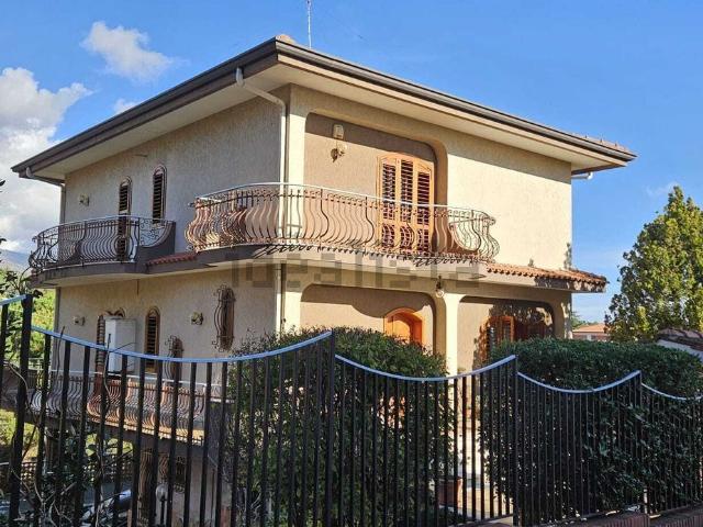 Case e ville in vendita di 250 m²