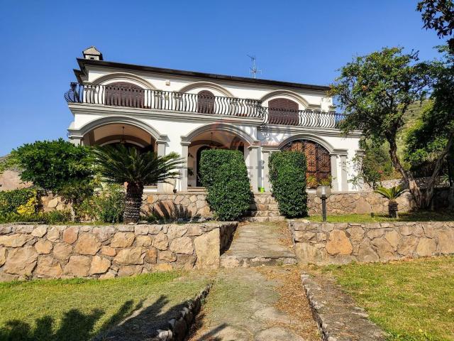 Case e ville in vendita di 250 m²
