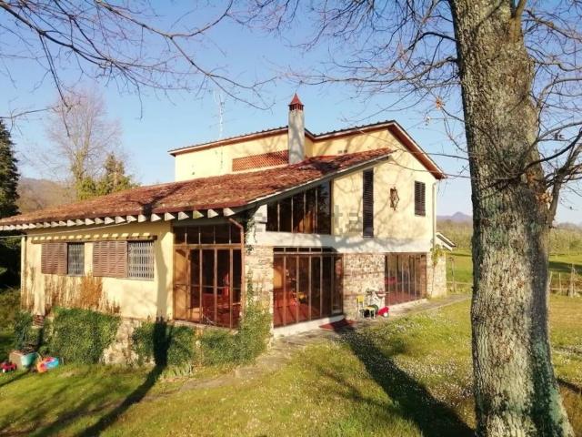 Case e ville in vendita di 250 m²