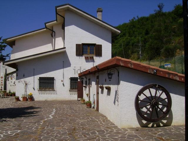Case e ville in vendita di 250 m²
