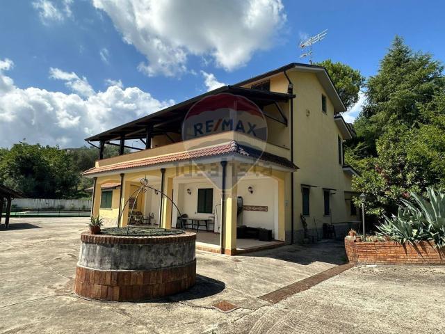 Case e ville in vendita di 250 m²