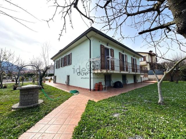Case e ville in vendita di 250 m²