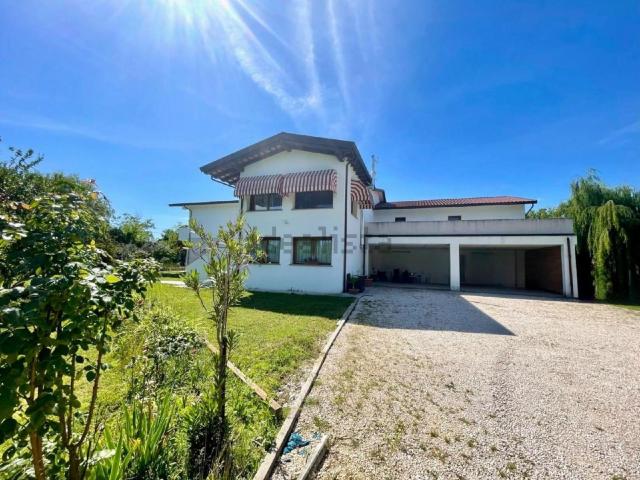 Case e ville in vendita di 250 m²