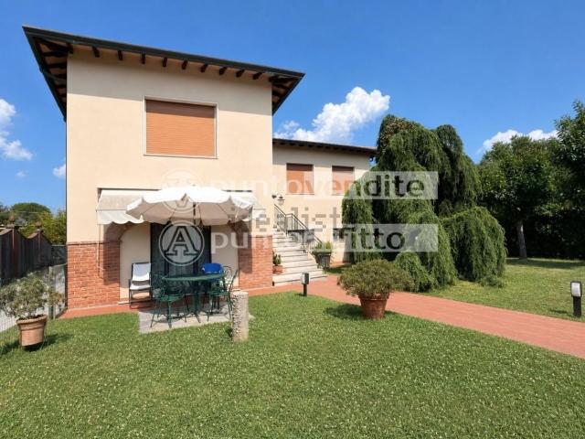 Case e ville in vendita di 250 m² in Traversa V Via della Pieve Santo Stefano, 616