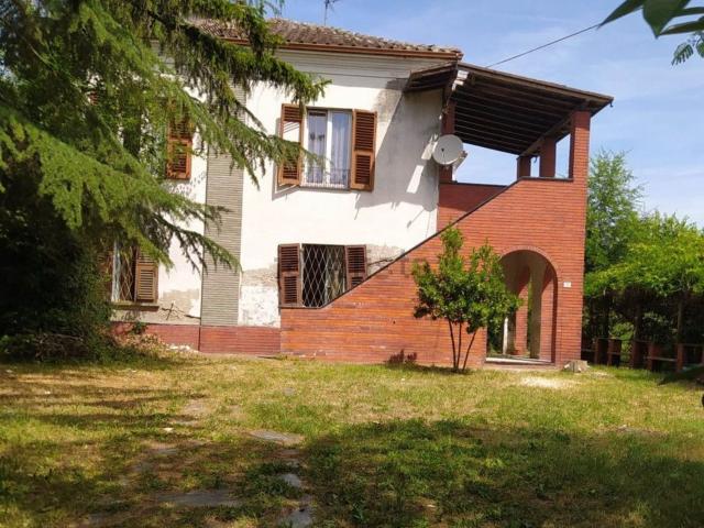 Case e ville in vendita di 250 m² in Via C. Ferrari