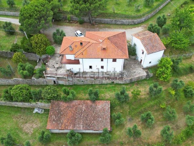 Case e ville in vendita di 250 m² in Via Colombaia
