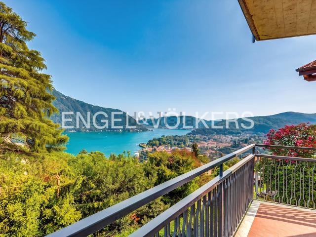 Case e ville in vendita di 250 m² in Via Colonna