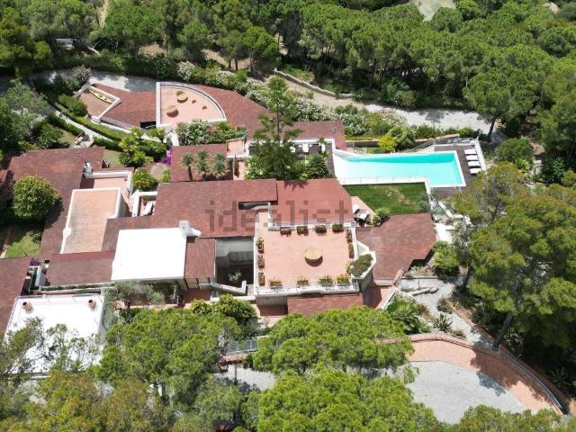 Case e ville in vendita di 250 m² in Via Colle di Palombaia