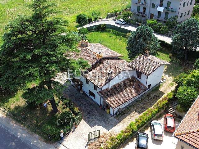 Case e ville in vendita di 250 m² in Via Cortonese