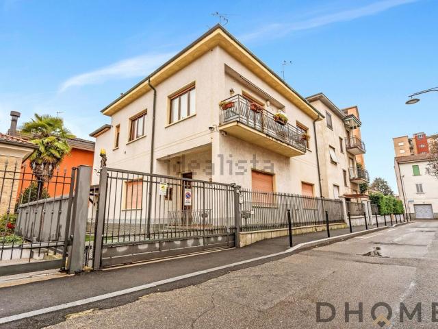 Case e ville in vendita di 250 m² in Via Caduti della Liberazione, 4