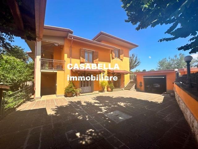 Case e ville in vendita di 250 m² in Via Caio Mario