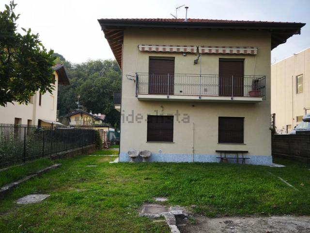 Case e ville in vendita di 250 m² in Via Campo dei Fiori, 58