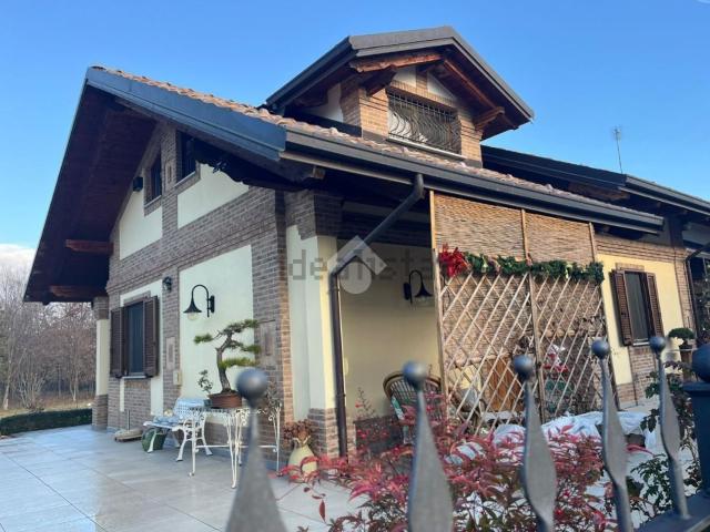 Case e ville in vendita di 250 m² in Via Caravaggio, 38