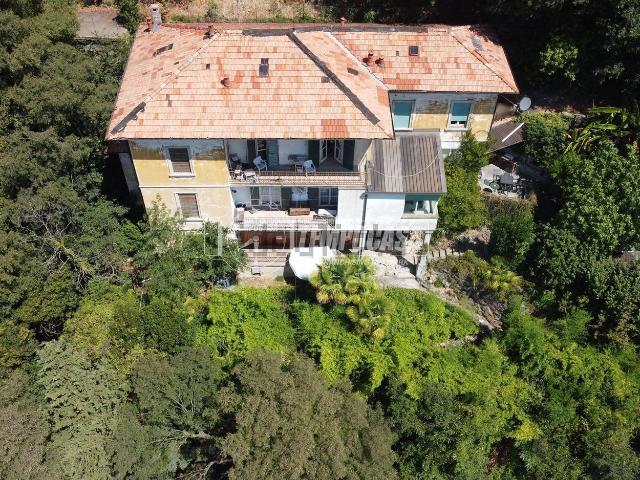 Case e ville in vendita di 250 m² in Via Cardina, 35